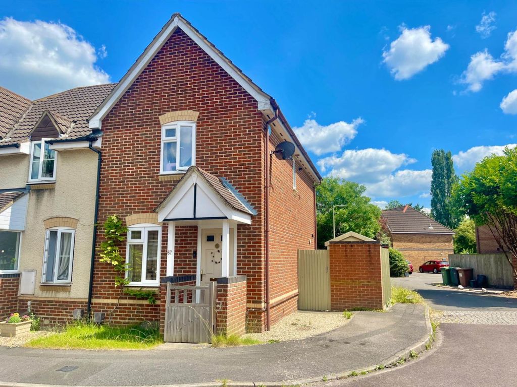 2 bed end terrace house for sale in Orwell Drive, Didcot OX11, £290,000