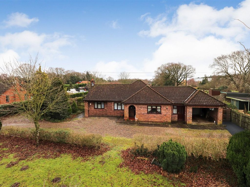 3 bed bungalow for sale in Holt Road, Felthorpe NR10, £450,000 Zoopla