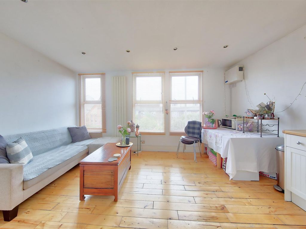 2 bed flat to rent in Earlsfield Road, London SW18 Zoopla