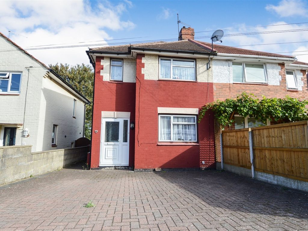 3 bed semidetached house for sale in Lancelot Avenue, Rochester ME2, £