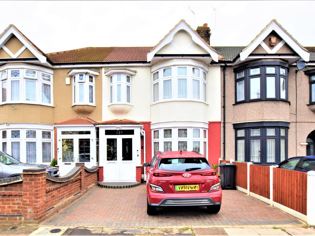 2 bed flat to rent in Ashburton Avenue, Ilford IG3, £1,600 pcm Zoopla