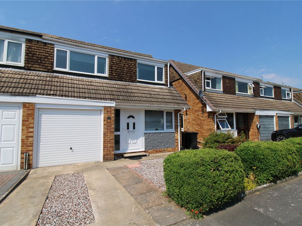 3 bed semidetached house for sale in Stapleton Close, Highworth SN6