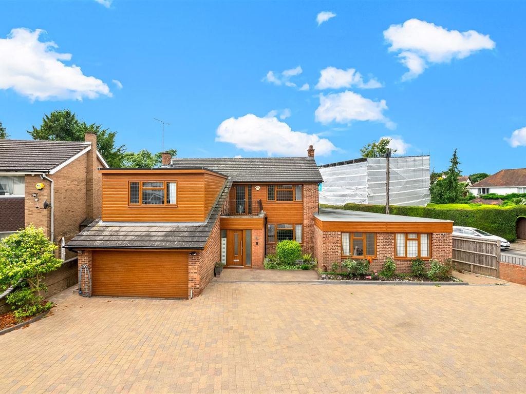 4 bed detached house for sale in Abingdon Close, Hillingdon, Uxbridge