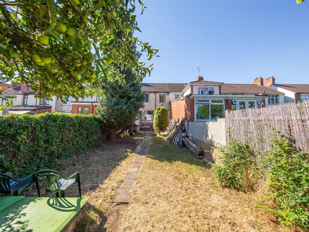 Carisbrooke Road Luton Bedfordshire LU4  