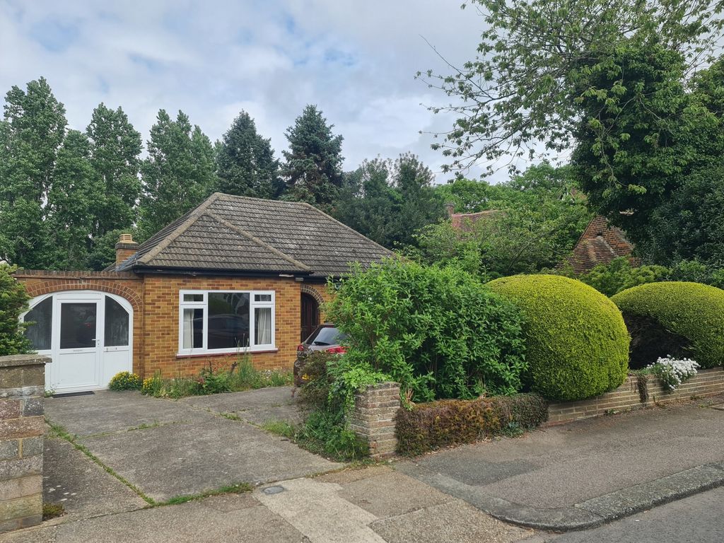 2 bed bungalow for sale in Pattens Lane, Rochester ME4, £350,000 Zoopla
