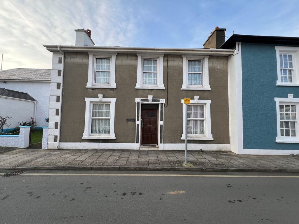 4 bed town house for sale in 7 Victoria Street, Aberaeron SA46, £