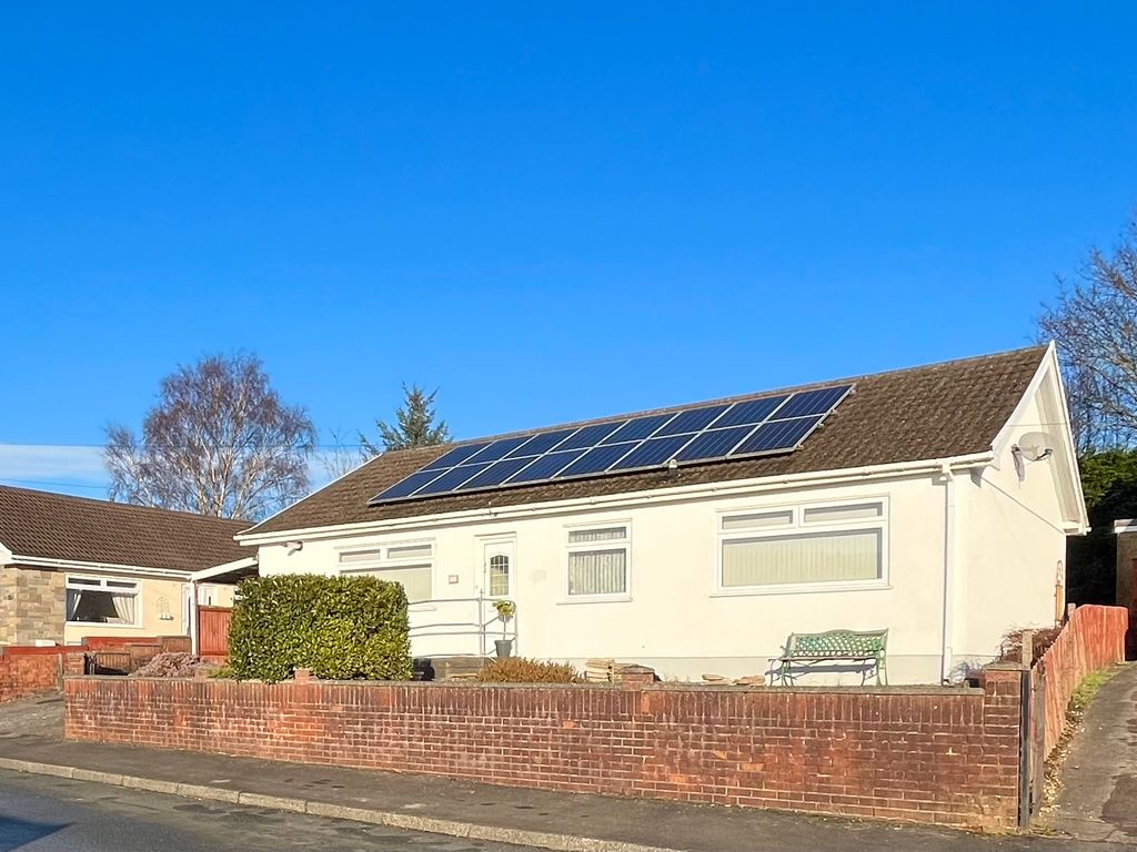 3 bed detached bungalow for sale in Fair View, Hirwaun, Aberdare, Mid