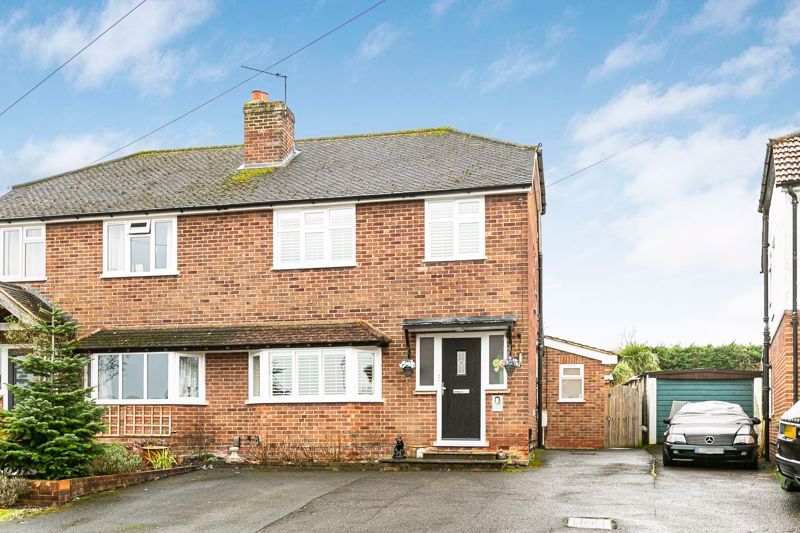 3 bed semidetached house for sale in Lodge Road, Fetcham, Leatherhead