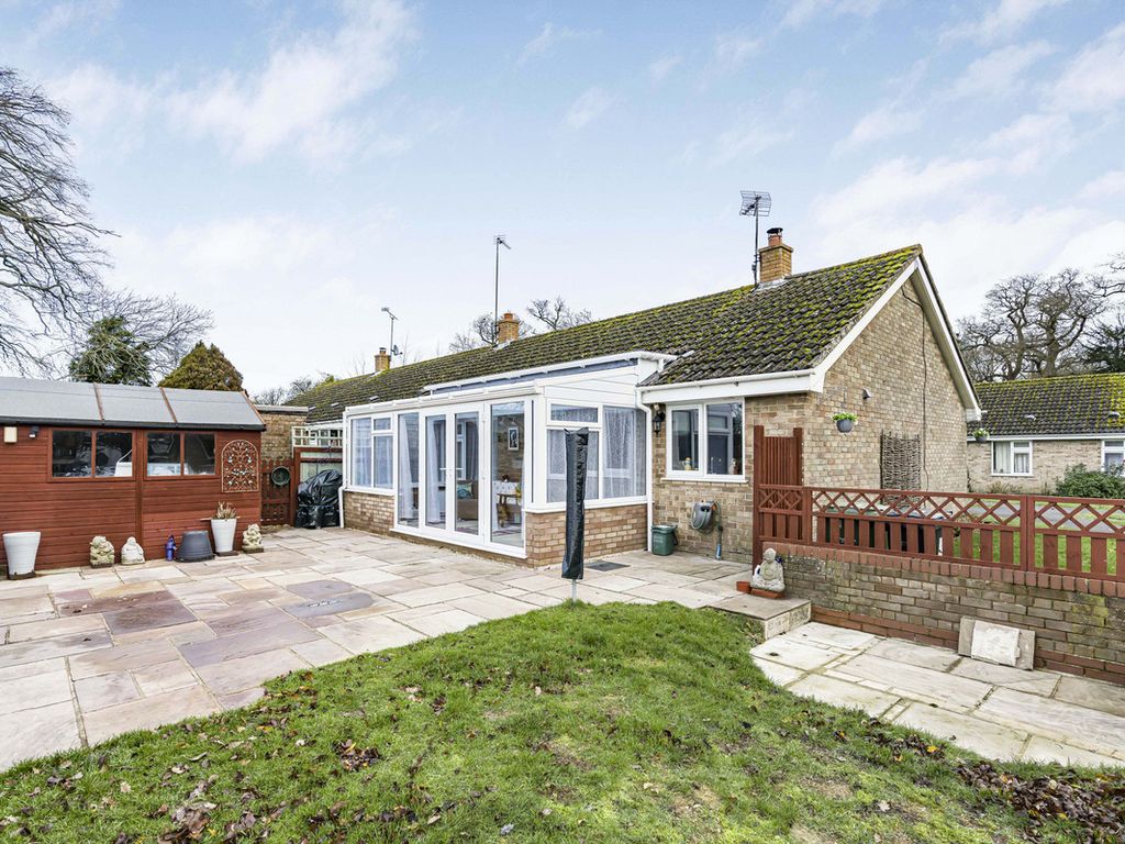 2 bed bungalow for sale in Kingston Lisle, Wantage OX12, £375,000 Zoopla
