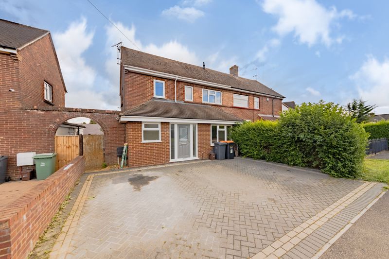 3 bed semidetached house for sale in Beecroft Way, Dunstable LU6 Zoopla