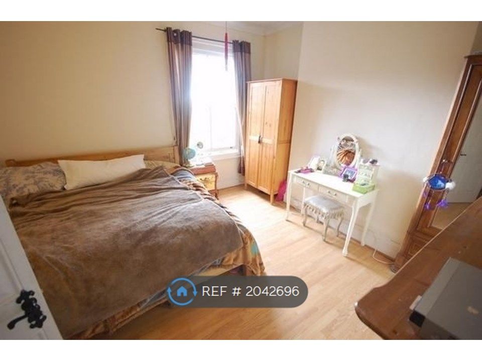 Room to rent in Romford, Romford RM1, £750 pcm Zoopla