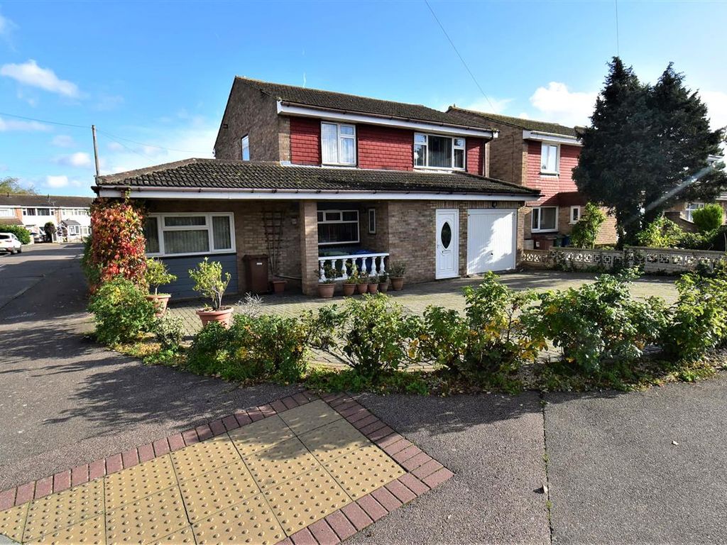 4 bed detached house for sale in Coronation Avenue, East Tilbury