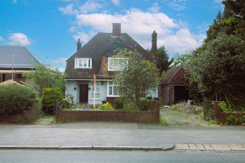 4 bed detached house for sale in Old Bedford Road, Luton LU2, £950,000