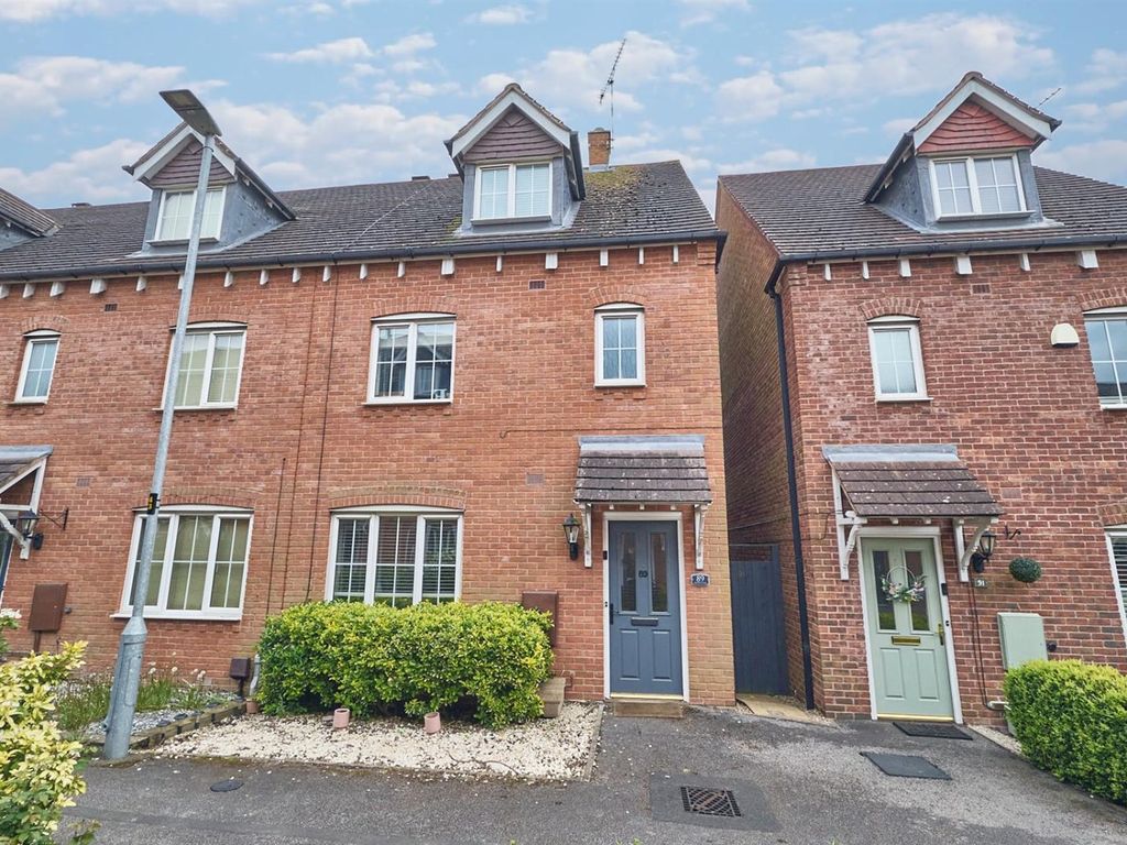 4 bed semidetached house for sale in Paddock Way, Hinckley LE10, £