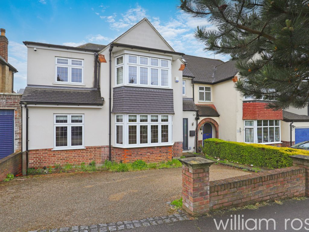 4 bed semidetached house for sale in Chiltern Way, Woodford Green IG8