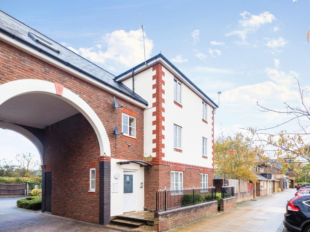 2 bed flat for sale in Shearwood Road, Peatmoor, Swindon SN5 Zoopla