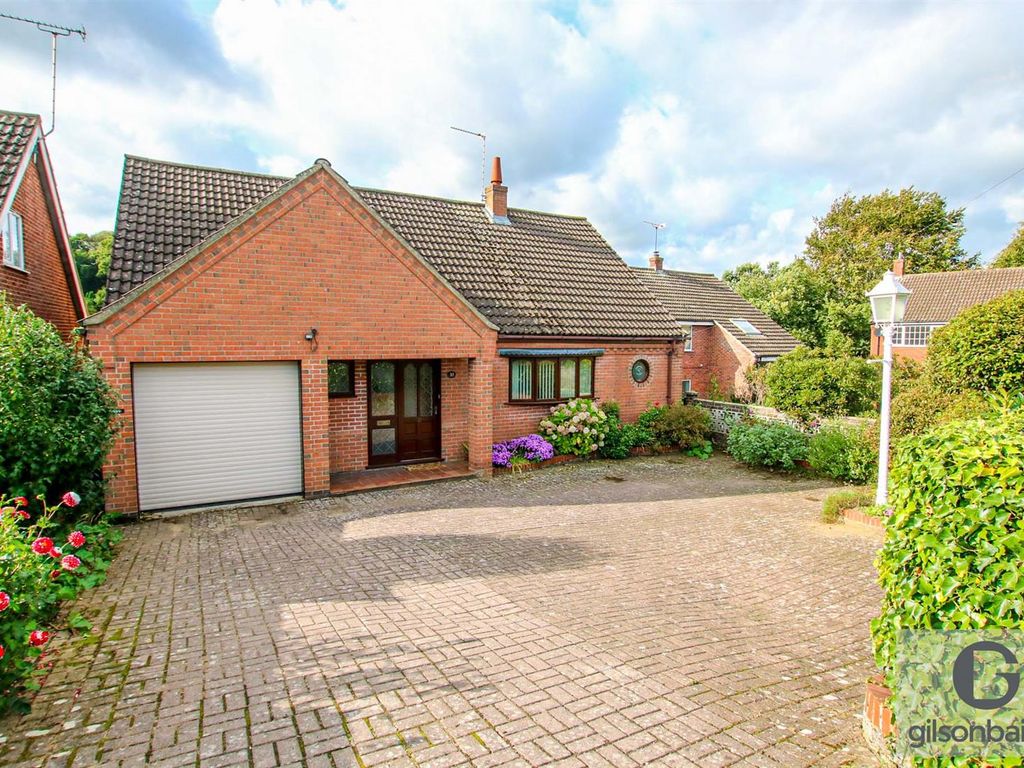 3 bed property for sale in Valley View Crescent, New Costessey, Norwich