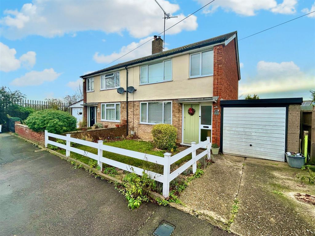 3 bed property for sale in Atholl Close, Luton LU3, £375,000 Zoopla