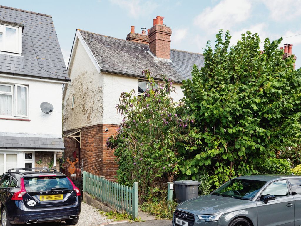 3 bed semidetached house for sale in Western Road, Sparrows Green