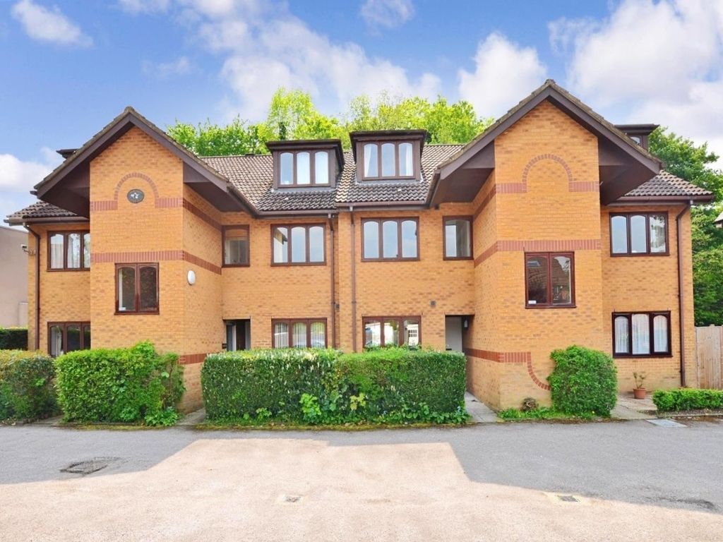 1 bed flat to rent in Holmesdale Road, Reigate RH2 Zoopla