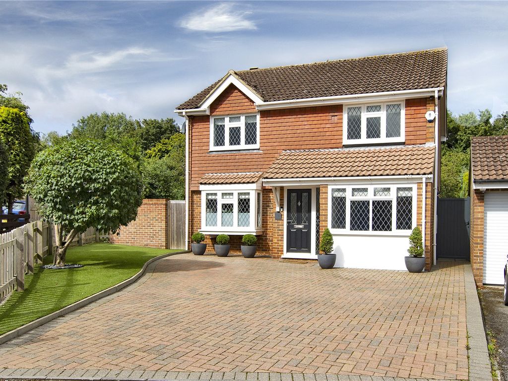 4 bed detached house for sale in The Pippins, Meopham, Gravesend, Kent