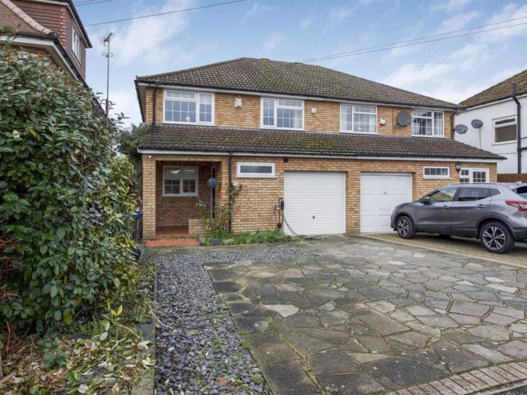 3 bed semidetached house for sale in Newtown Road, Denham, Uxbridge