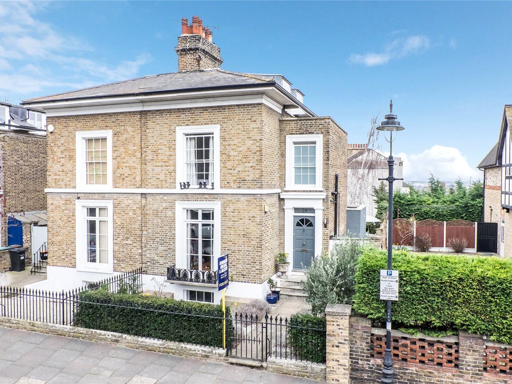 4 bed semidetached house for sale in Clarence Place, Gravesend, Kent