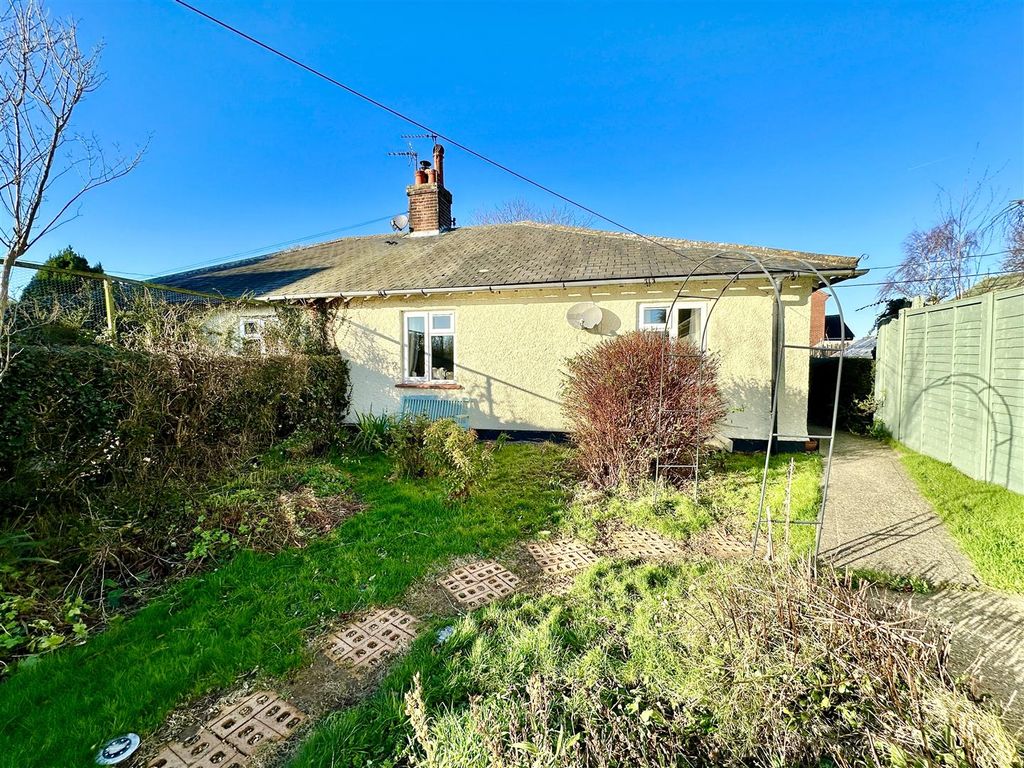 2 bed semidetached bungalow for sale in Ingham Road, Stalham, Norwich