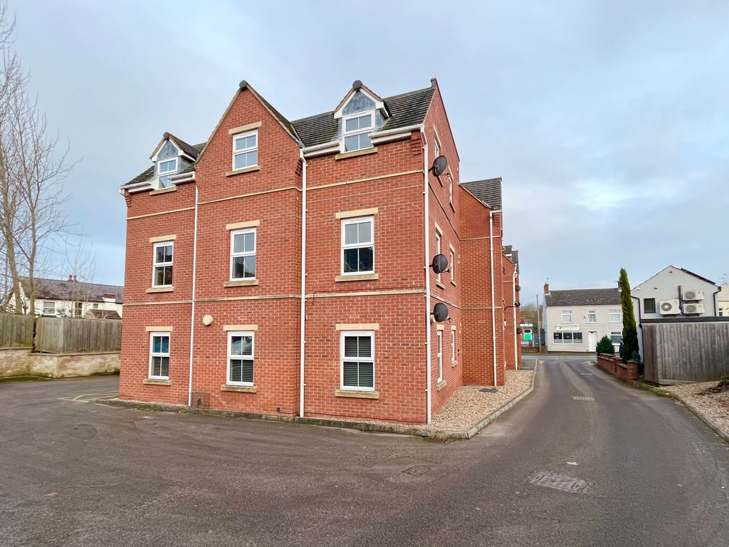 2 bed flat to rent in Palace Close, Shepshed, Loughborough LE12, £750