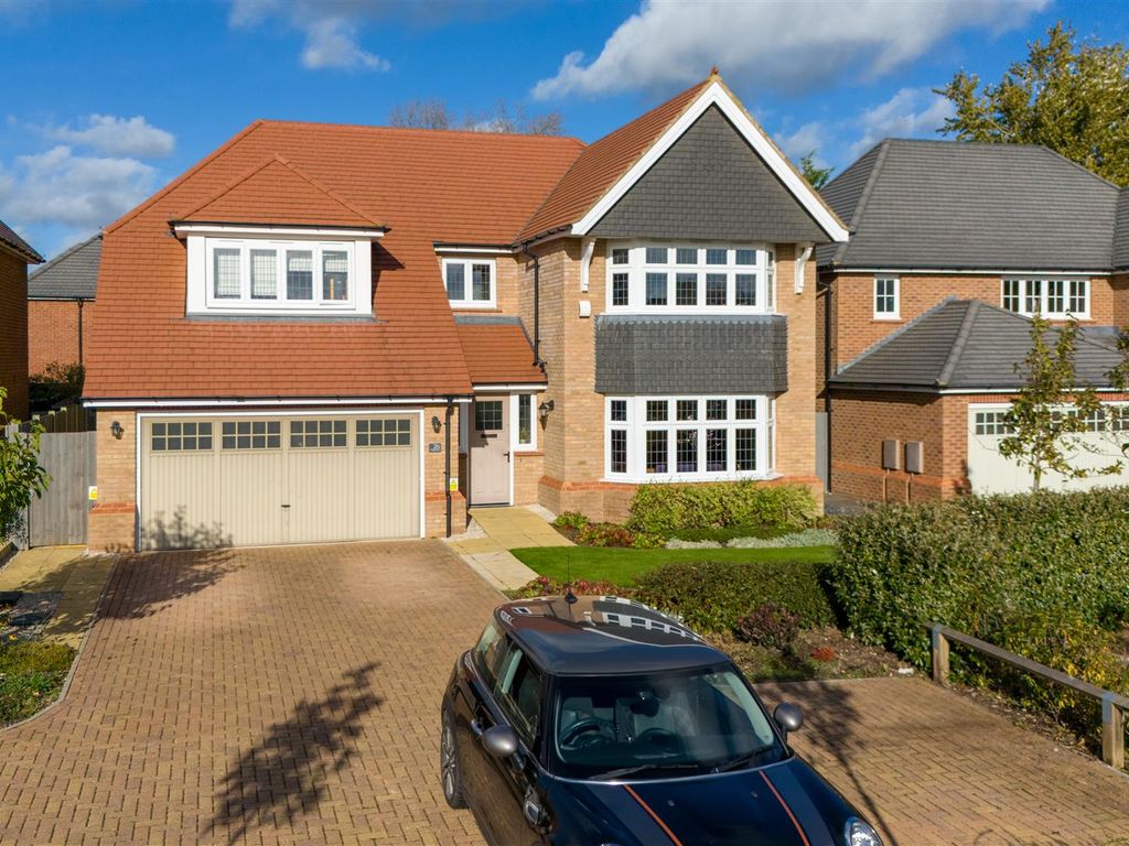 5 bed detached house for sale in Medlar Street, Weston Turville