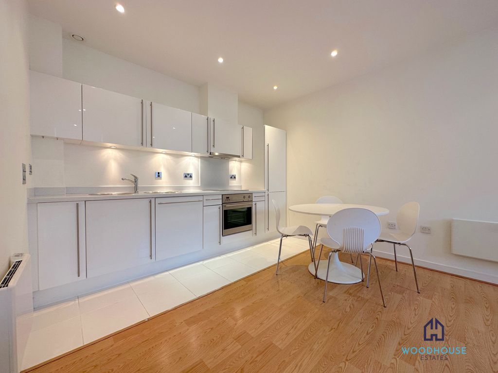 1 bed flat to rent in Bromyard Avenue, London W3, £1,675 pcm Zoopla