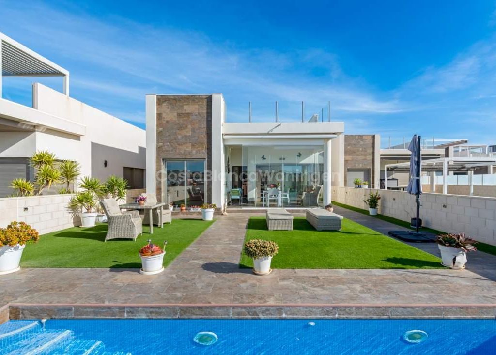 3 bed villa for sale in Villamartin, Orihuela Costa, Alicante, Valencia