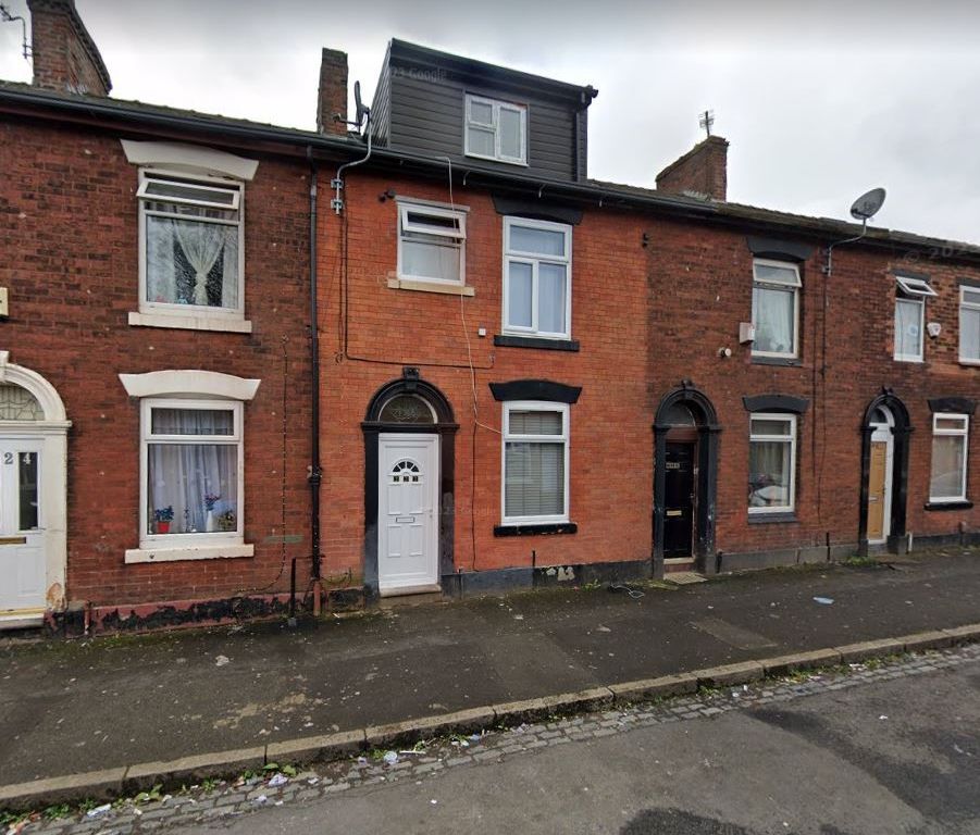 4 bed terraced house for sale in Belgrave Road, Oldham OL8, £190,000