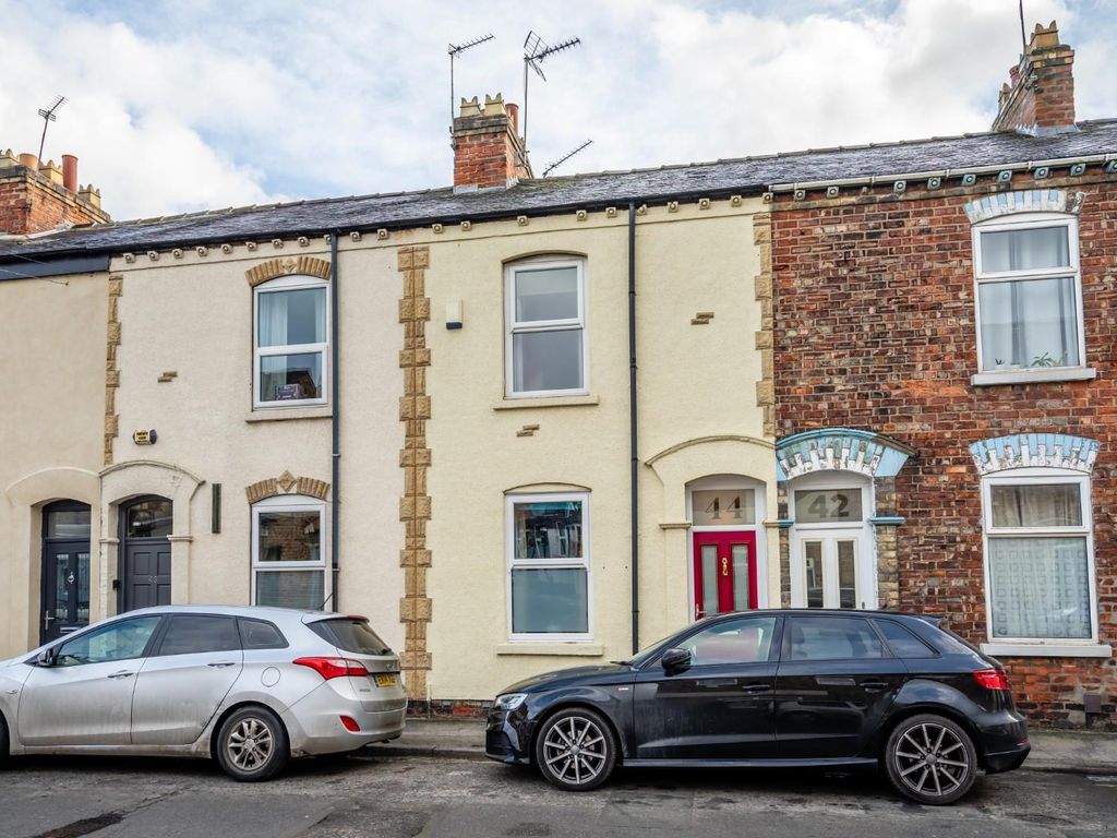 2 bed terraced house for sale in Newborough Street, York YO30, £270,000