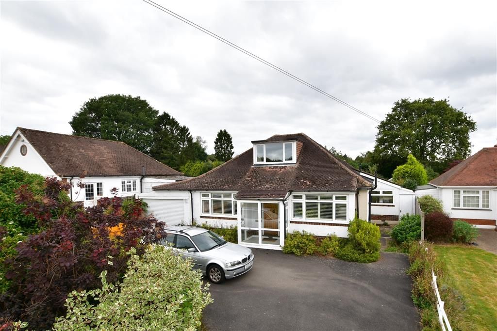 3 bed property for sale in Waterer Gardens, Tadworth, Surrey KT20, £