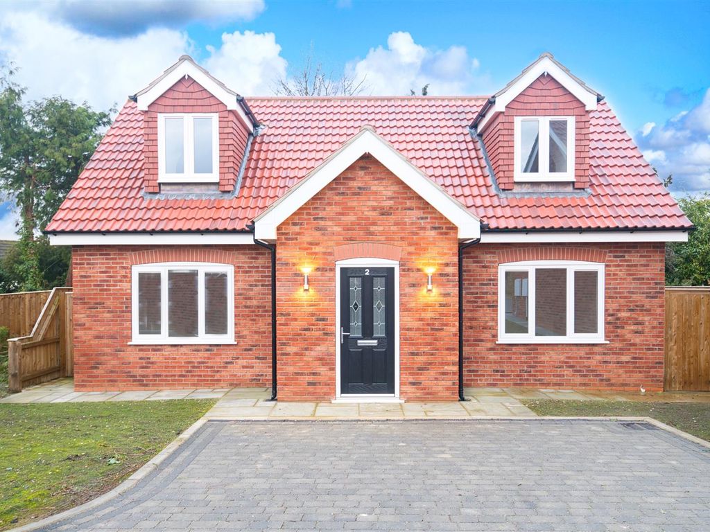 New home, 3 bed detached bungalow for sale in Cheapside, Waltham