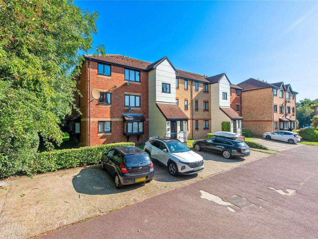 1 bed flat for sale in Magpie Close, Enfield EN1, £125,000 Zoopla