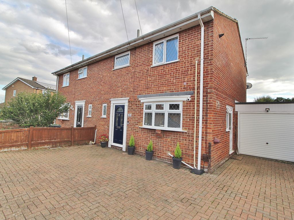 3 bed semidetached house for sale in Dresden Drive, Cowplain