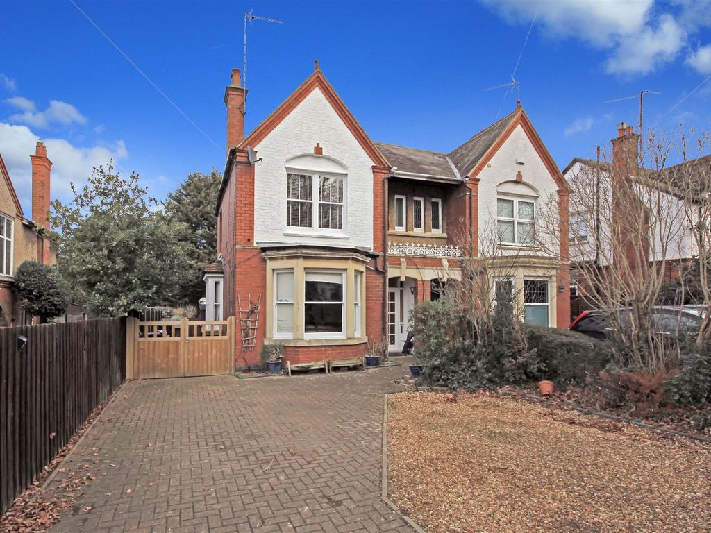 4 bed semidetached house for sale in Wellingborough Road, Rushden NN10