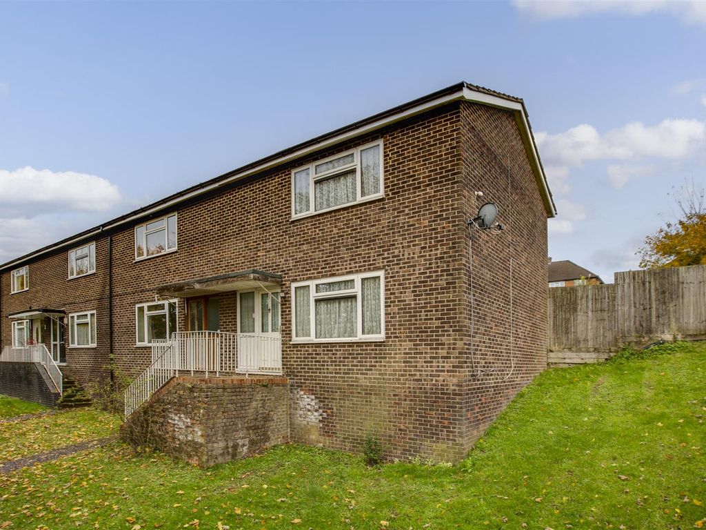 2 bed semidetached house to rent in Linchfield, High HP13, £