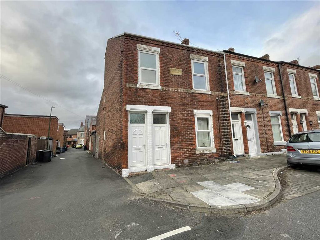 2 bed flat to rent in East Moffett Street, South Shields NE33, £550 pcm