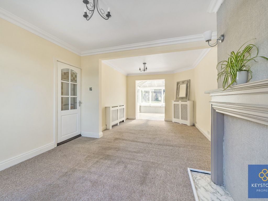 3 bed semidetached house for sale in Larchwood Close, Collier Row RM5