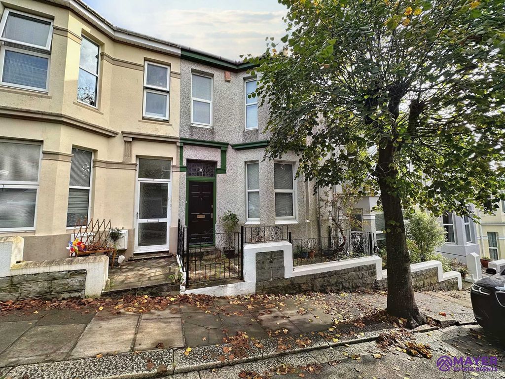 3 bed terraced house for sale in Pentyre Terrace, Plymouth PL4, £