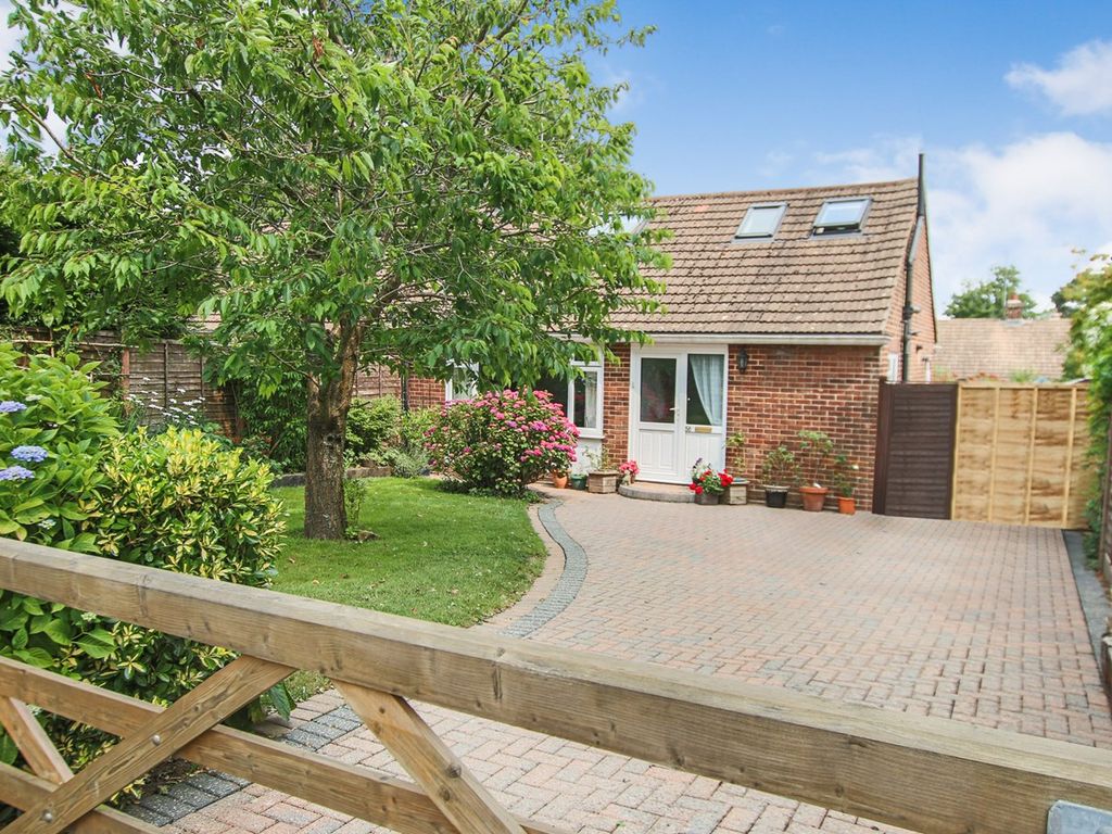 3 bed semidetached house for sale in School Lane, Ashurst Wood, East