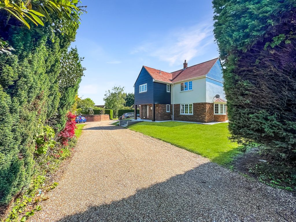 4 bed detached house for sale in Courtauld Road, Braintree CM7, £