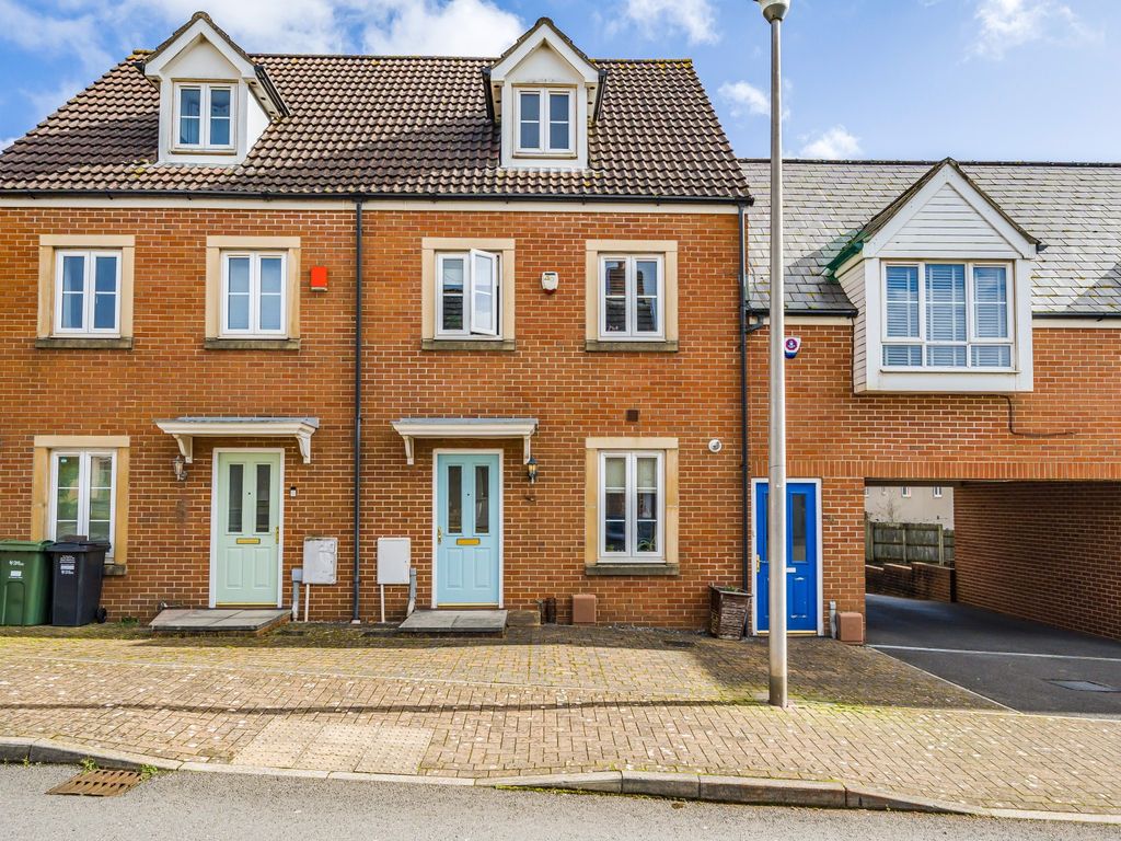 3 bed terraced house for sale in Kings Croft, Long Ashton, Bristol