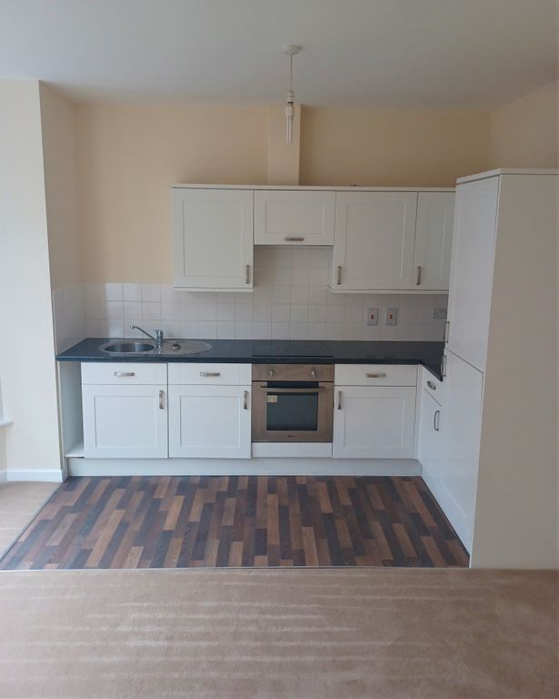 1 bed flat to rent in Seaside Road, Eastbourne BN21, £800 pcm Zoopla