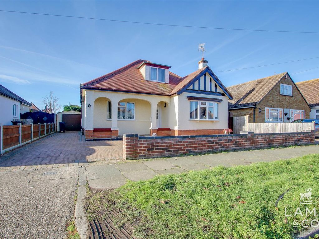 2 bed detached bungalow for sale in Kenilworth Road, HollandOnSea