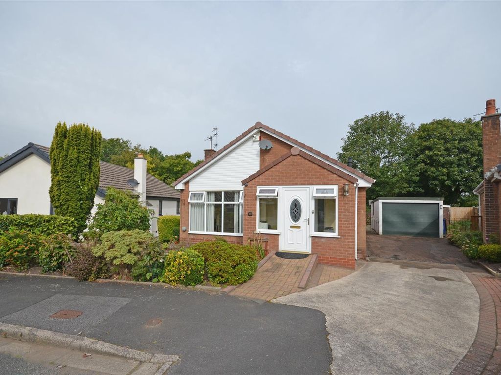 3 bed detached bungalow for sale in Alton Close, AshtonUnderLyne OL6
