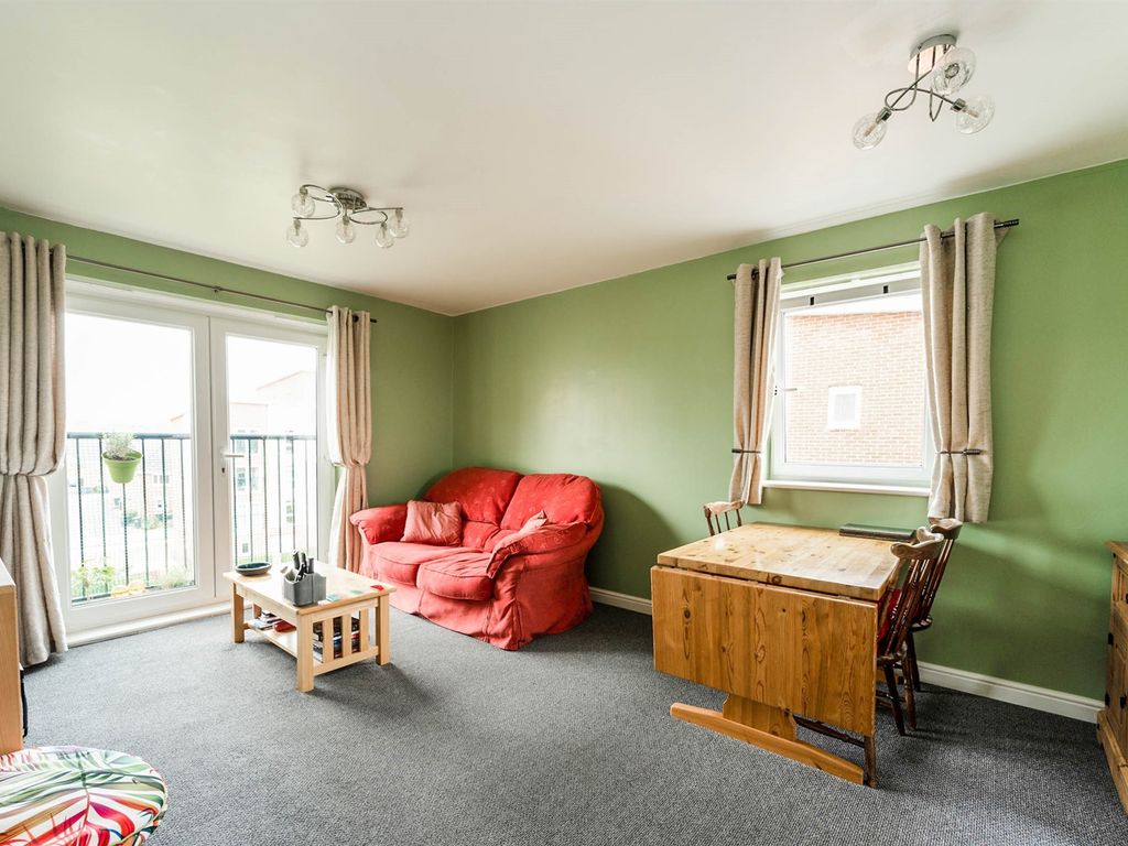 2 bed flat for sale in Little Hackets, Havant PO9 Zoopla